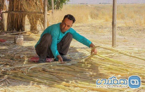 بوریا بافی زرقان یکی از قدیمی ترین صنایع دستی است بوریا بافی زرقان یکی از قدیمی ترین صنایع دستی است