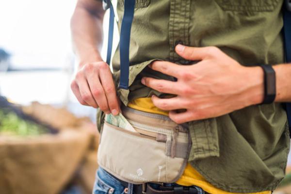 چگونه از وسایل قیمتی در سفر مراقبت کنیم؟ چگونه از وسایل قیمتی در سفر مراقبت کنیم؟