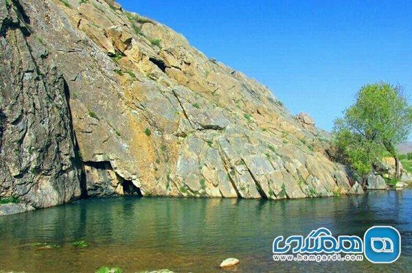 چشمه بلاغ حک یکی از جاذبه های گردشگری استان مرکزی است چشمه بلاغ حک یکی از جاذبه های گردشگری استان مرکزی است