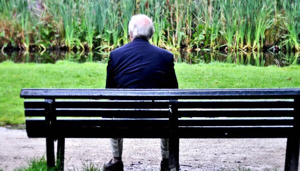 انزوای اجتماعی می تواند احتمال زوال عقل را افزایش دهد انزوای اجتماعی می تواند احتمال زوال عقل را افزایش دهد